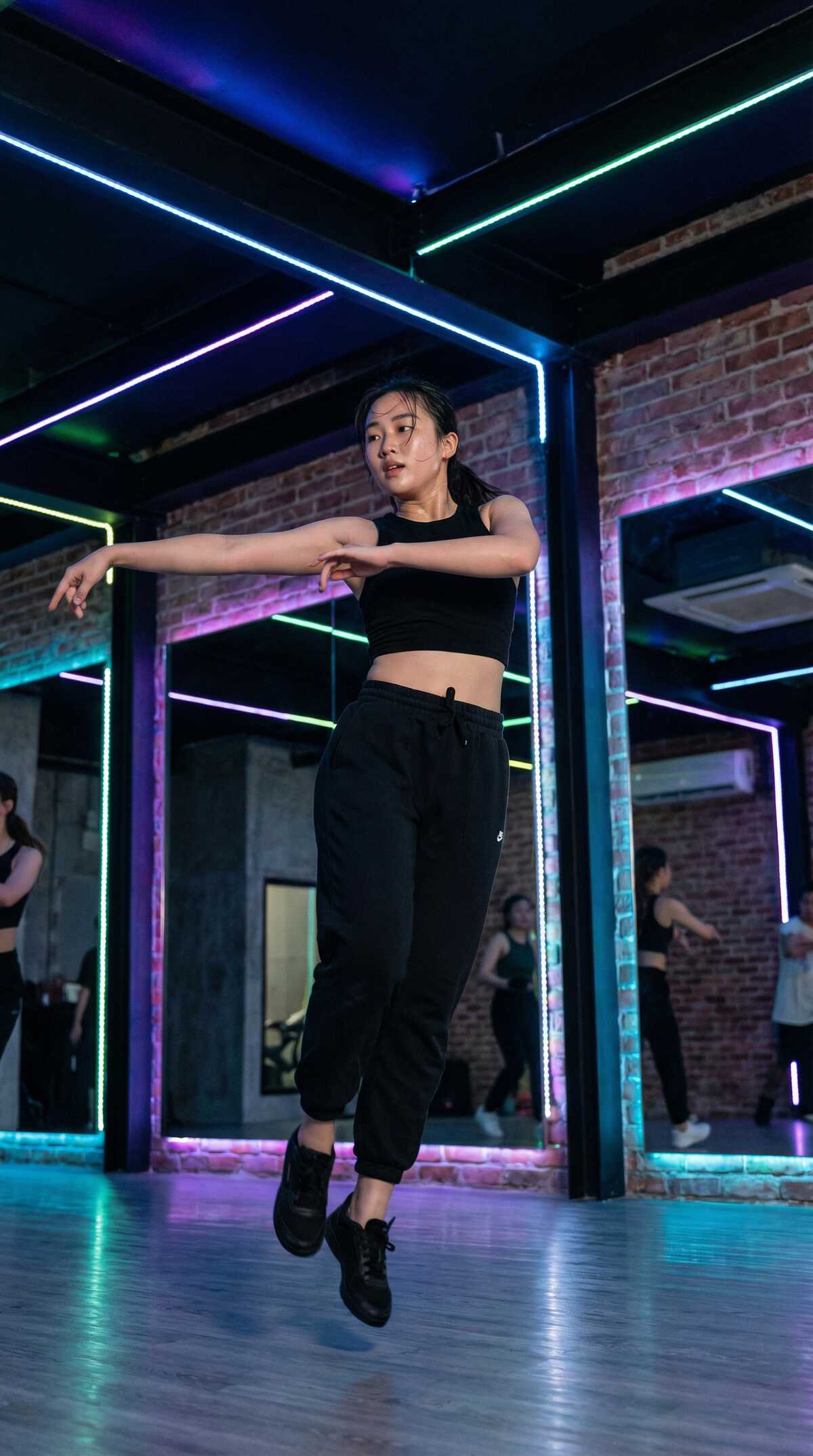 四虎影院文化研究员周雅文